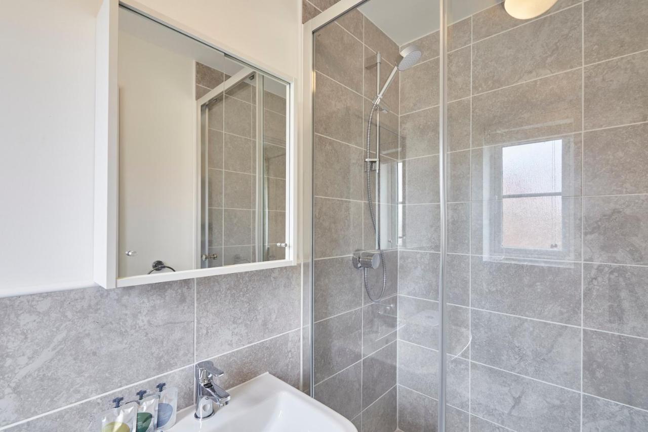 Host & Stay - Cayton Bay Cottage Buitenkant foto